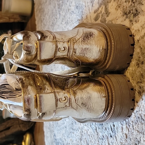 Boots - Picture 4 of 8
